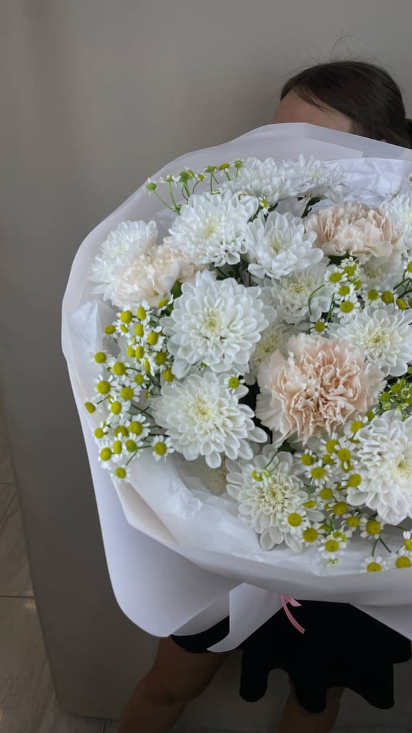 Букет из кустовой хризантемы и поливой ромашки 3
