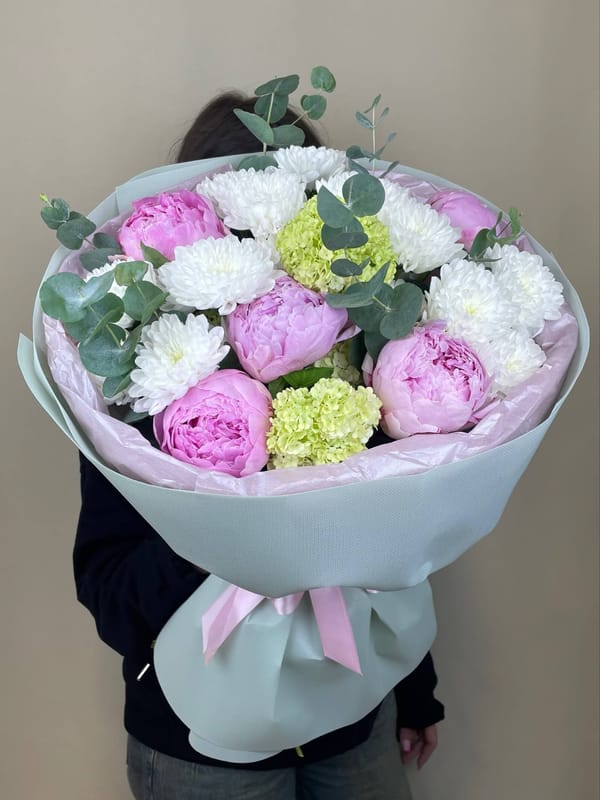 С пионами 6