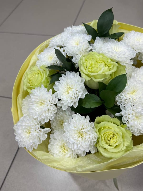 Букет из хризантем и роз 3