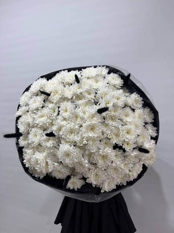 Букет из 15 хризантем с лагурусом 2