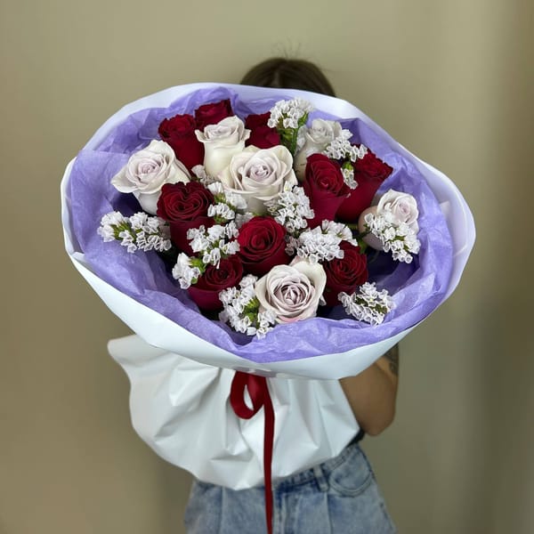 Букет из 9 красных роз Родос с статицей 2