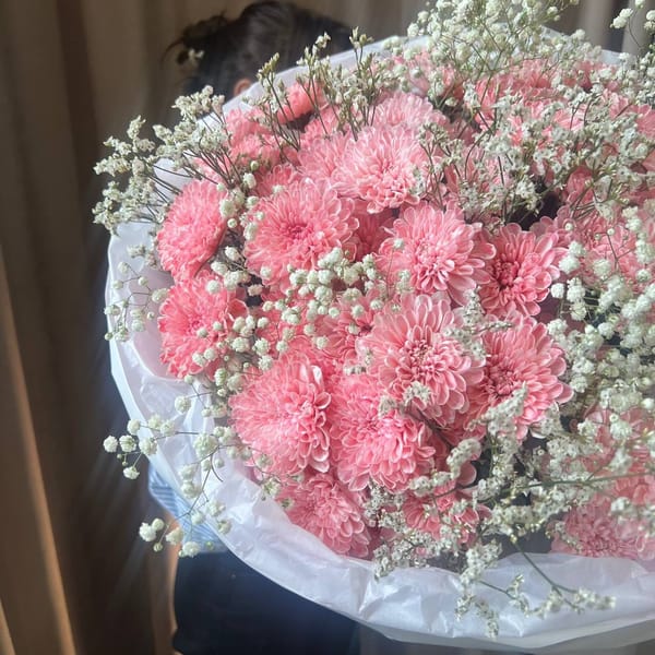 Букет из кустовых хризантем, гипсофилы и лимониума 3