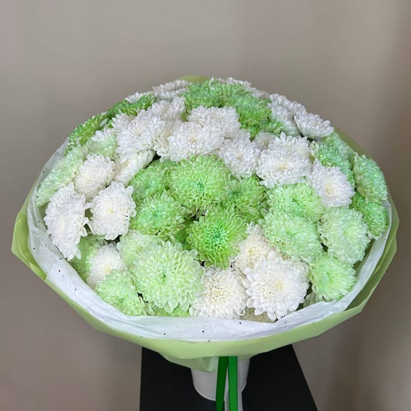 Нежный букет из 15 кустовых хризантем 3