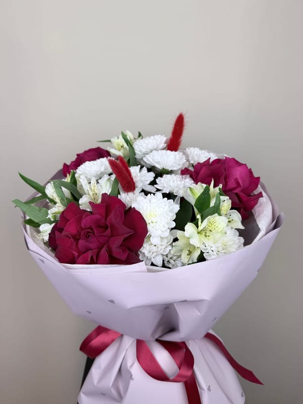 Элегантный микс из 3 роз и 3 хризантем 2