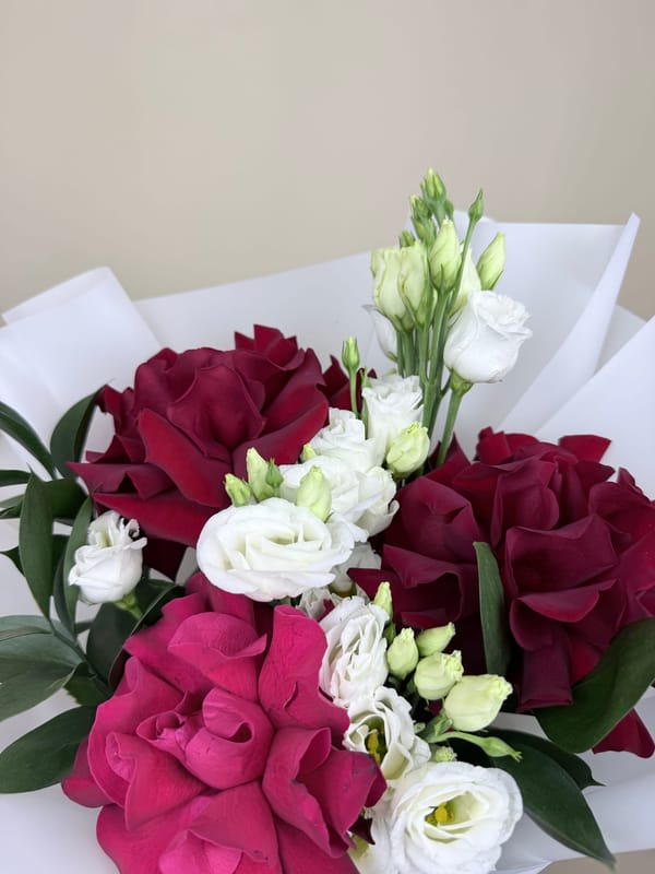 Букет из 3 роз и белой эустомы 5