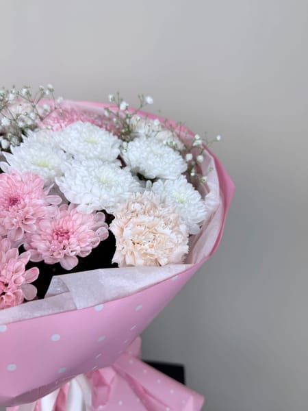 Букет из 5 кустовых хризантем и диантуса 5