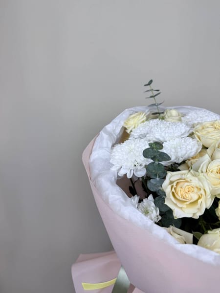 Букет из кустовых салинеро и хризантемы 3