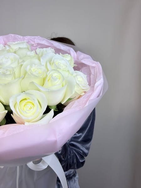 Букет из 15 белых роз прауд 4