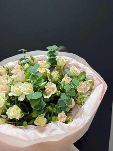 Элегантный букет из 5 кустовых роз 4