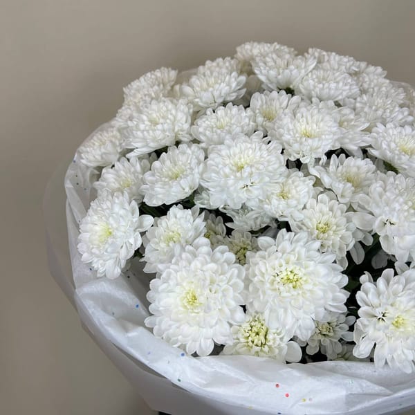 Воздушный букет из кустовых хризантем 3