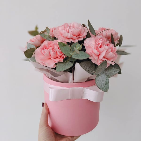 Композиция из розовых гвоздик 4