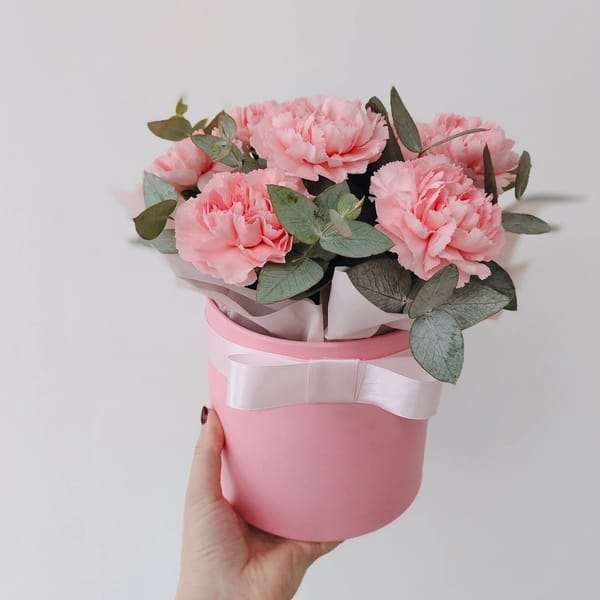 Композиция из розовых гвоздик 5
