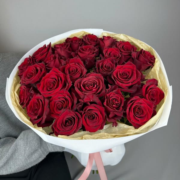 Букет из 25 премиальных красных роз 2