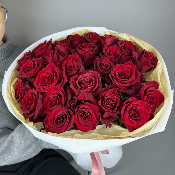 Букет из 25 премиальных красных роз 3