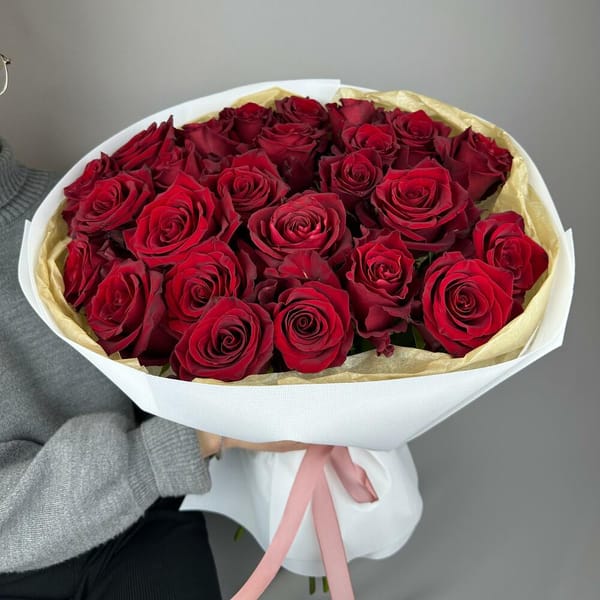 Букет из 25 премиальных красных роз 4
