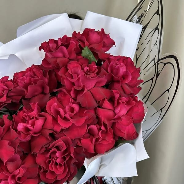 Букет бабочка из французской розы 5